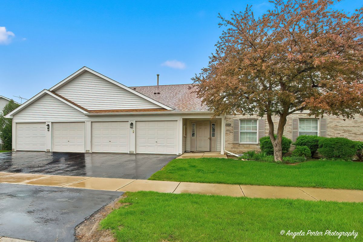 1152 Red Oak Circle, Round Lake Beach, IL 60073