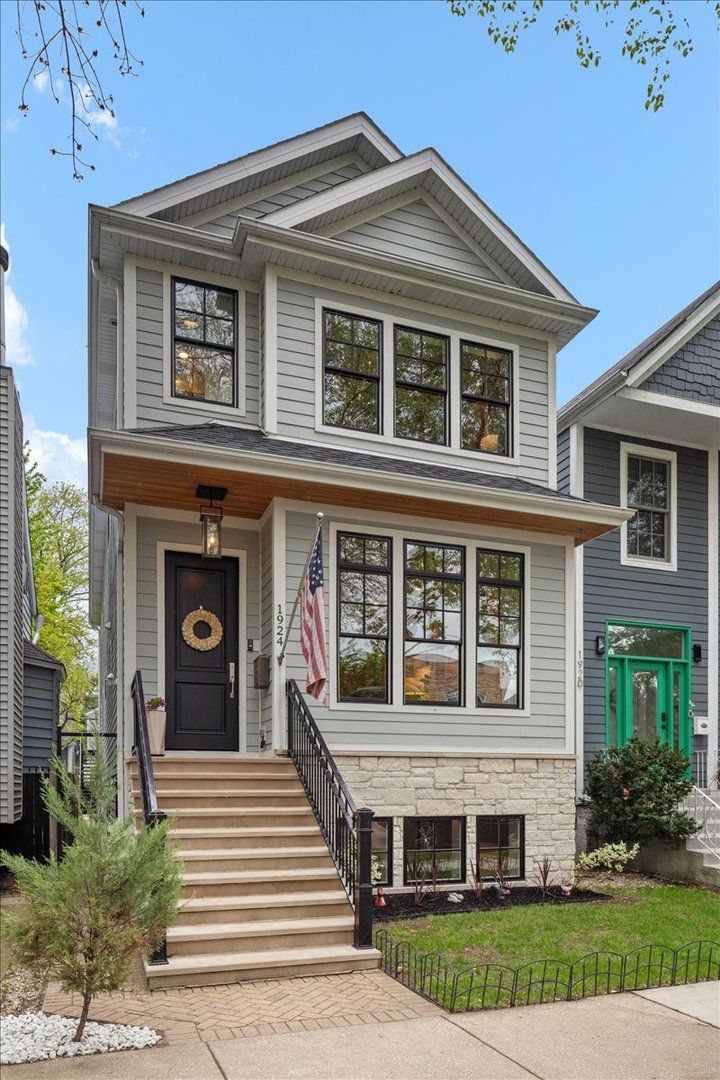 1924 Farragut Avenue, Chicago, IL 60640