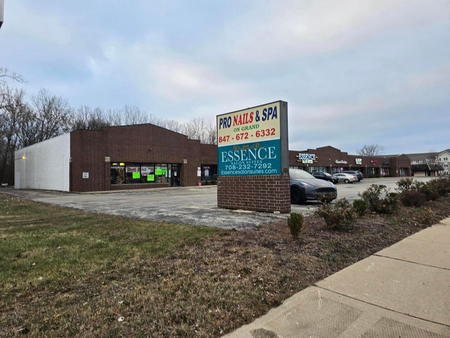 3701 W Grand Avenue — Gurnee, IL 60031