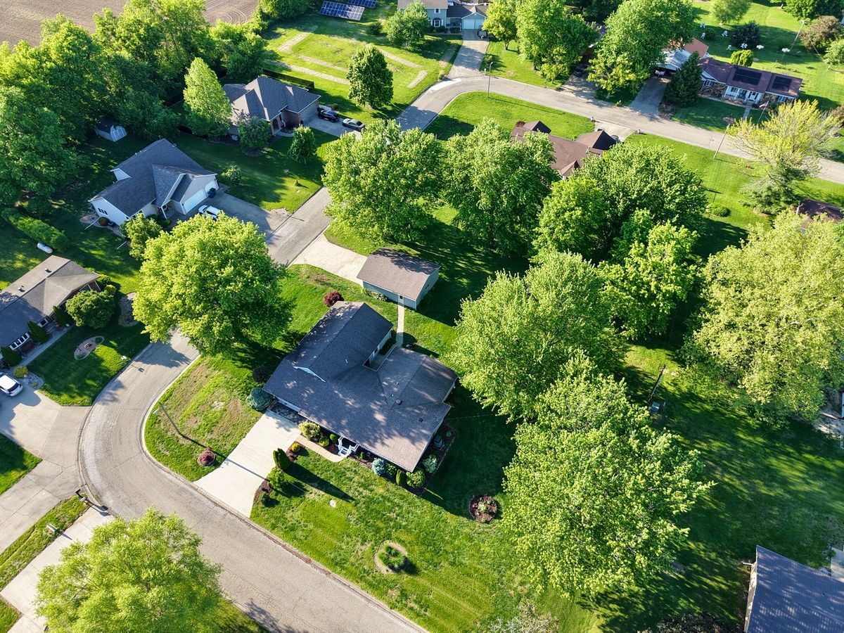 29 Stone Forge Pike, Flora, IL 62839
