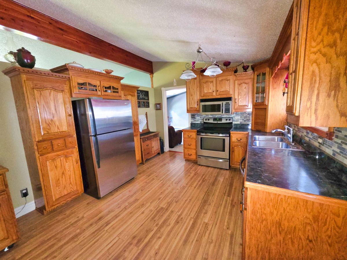 29 Stone Forge Pike, Flora, IL 62839