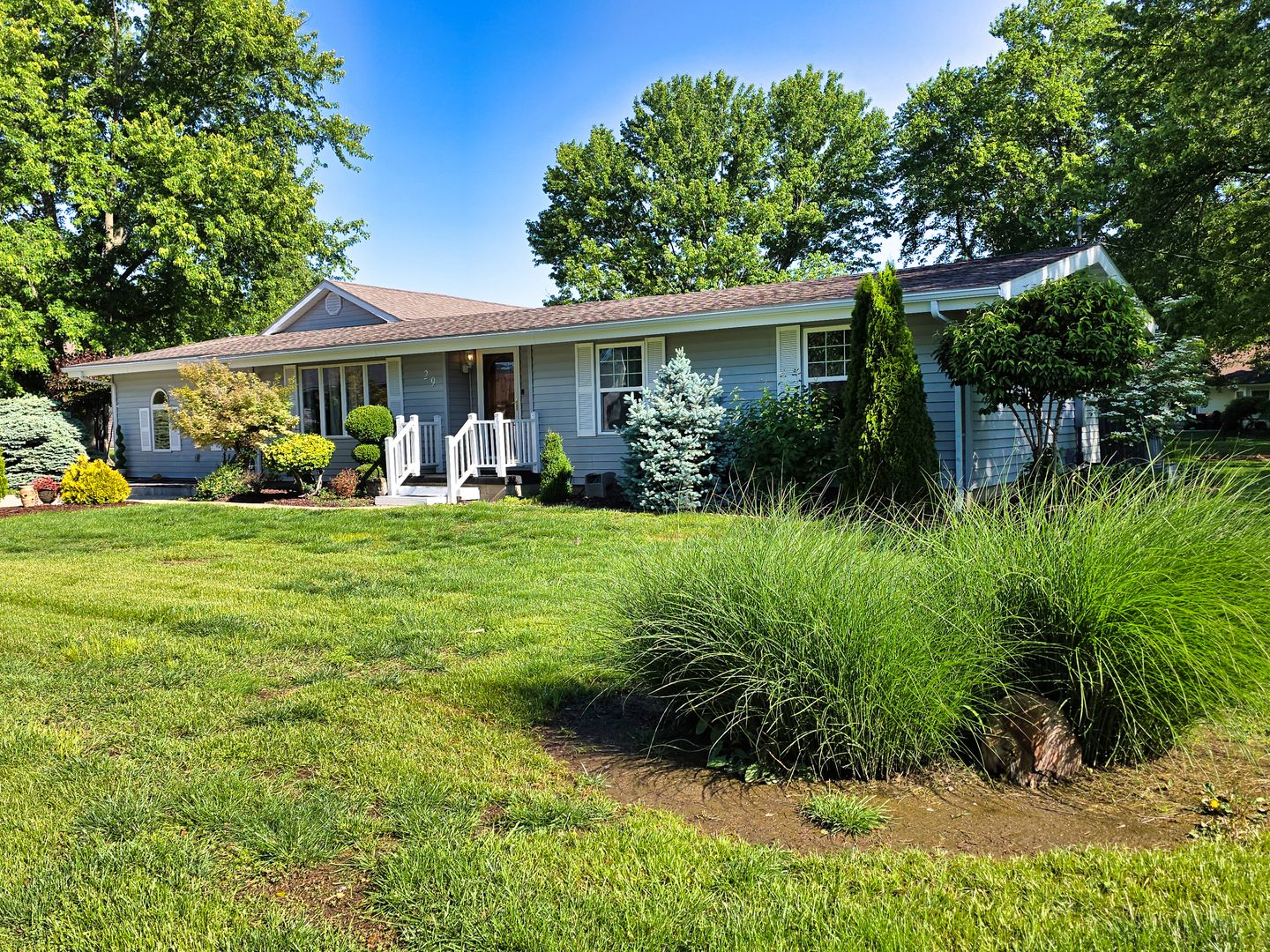 29 Stone Forge Pike — Flora, IL 62839