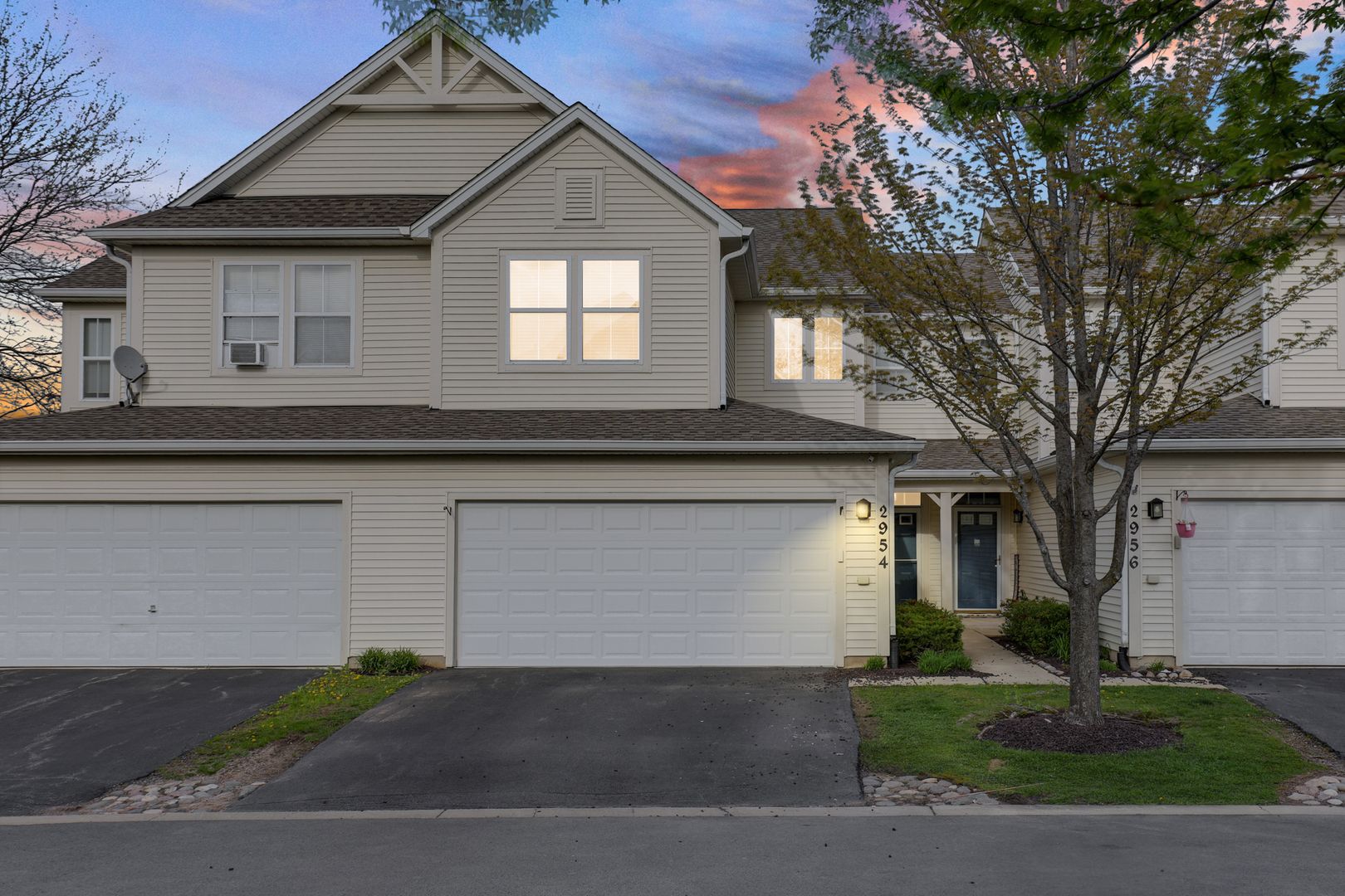 2954 Falling Waters Lane — Lindenhurst, IL 60046