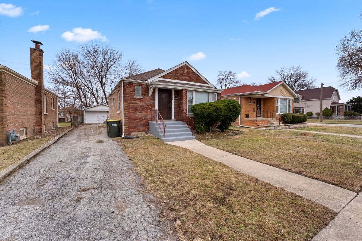 13904 Tracy Avenue, Riverdale, IL 60827