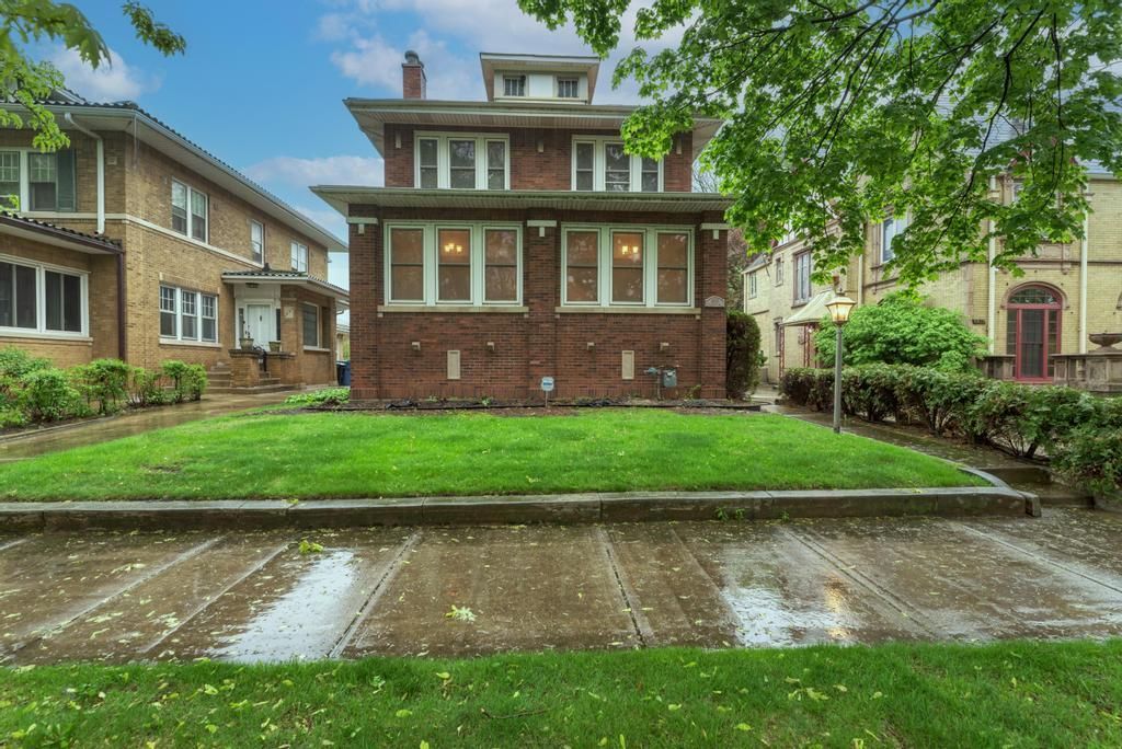 6833 Cregier Avenue, Chicago, IL 60649