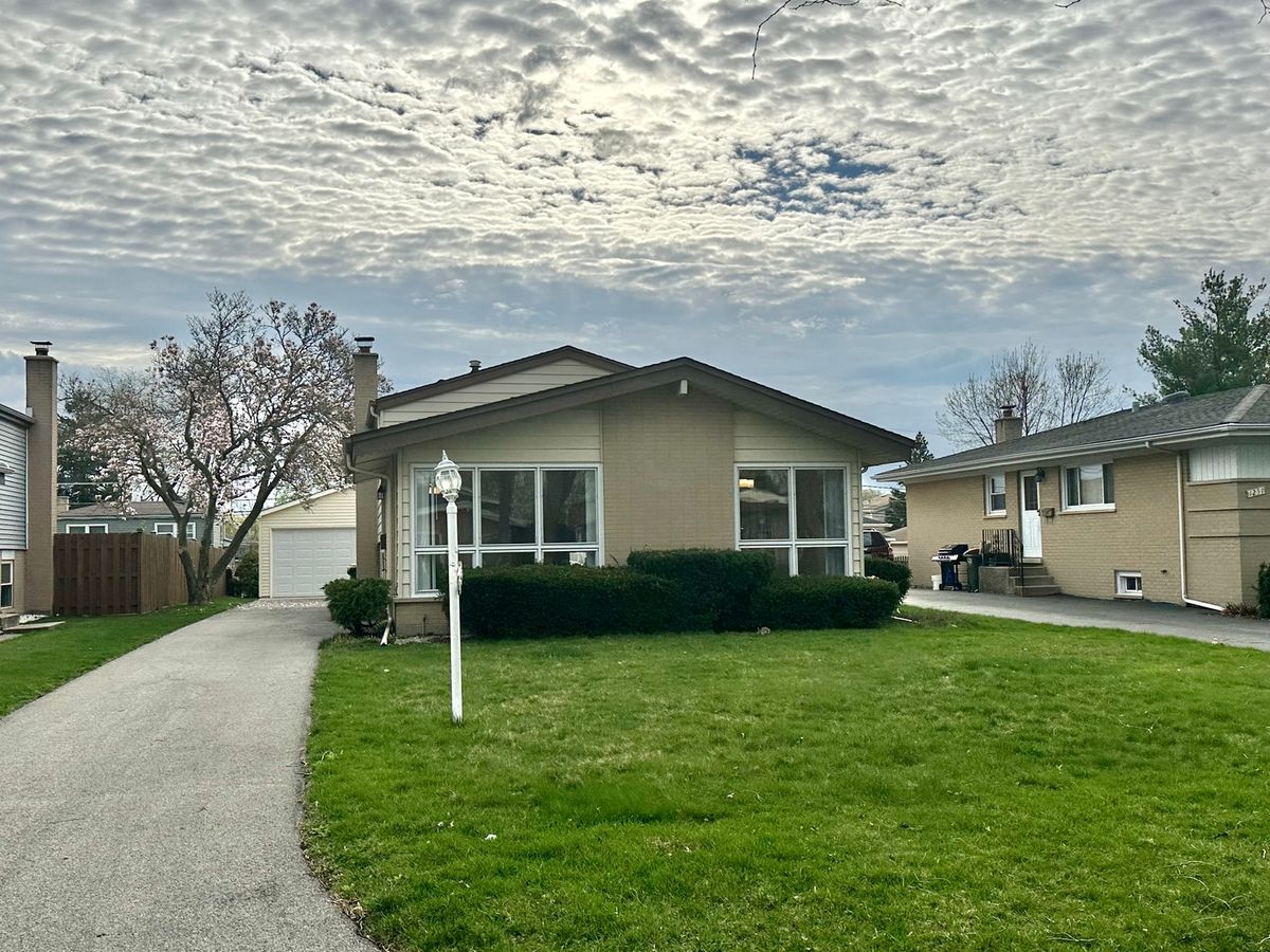 1243 Mitchell Avenue, Arlington Heights, IL 60005