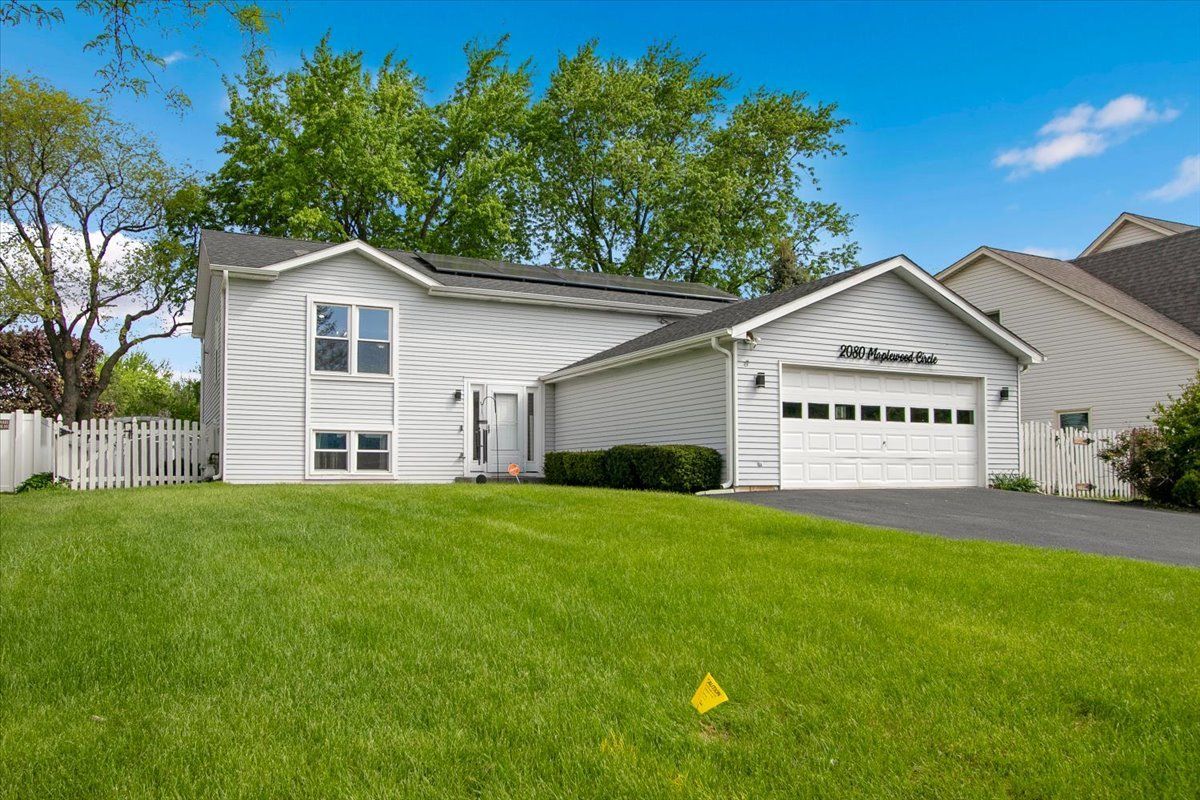 2080 Maplewood Circle — Naperville, IL 60563