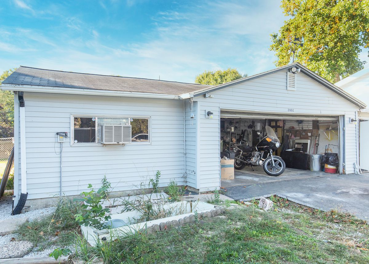 2802 Archer Drive, East Moline, IL 61244