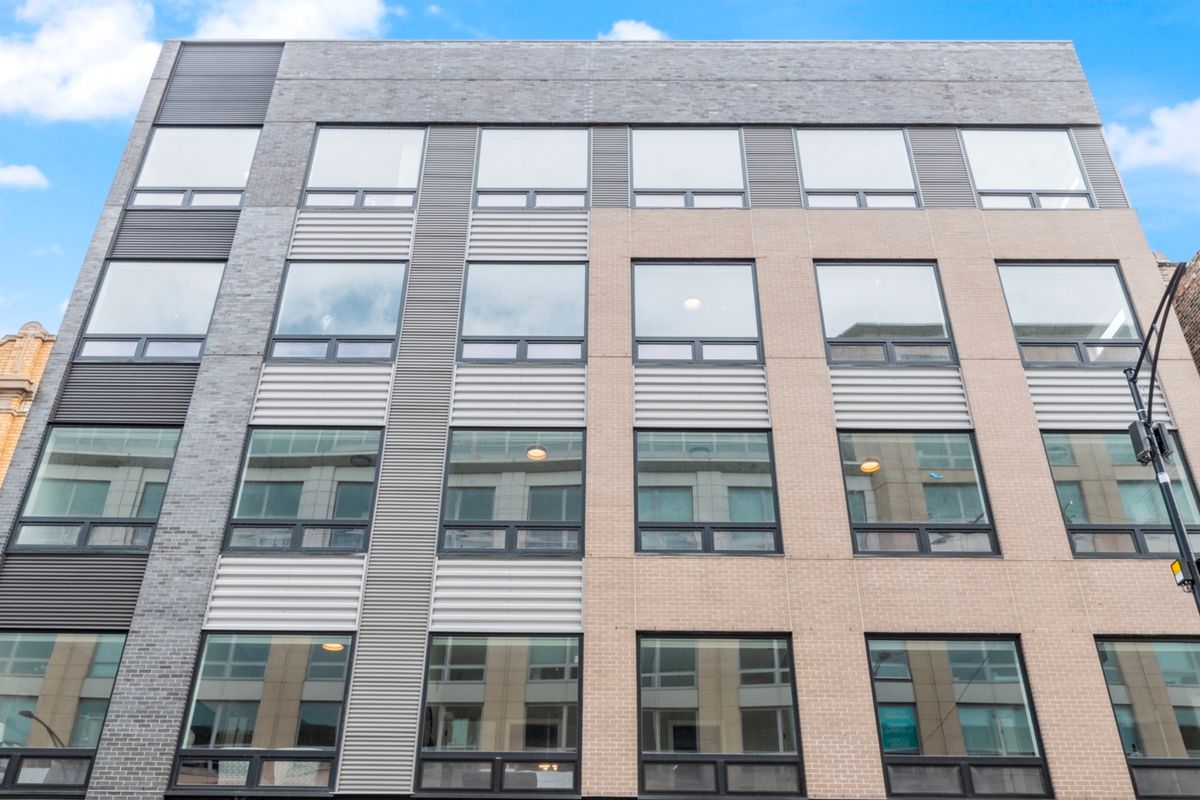 3217 Clark Street, Chicago, IL 60657