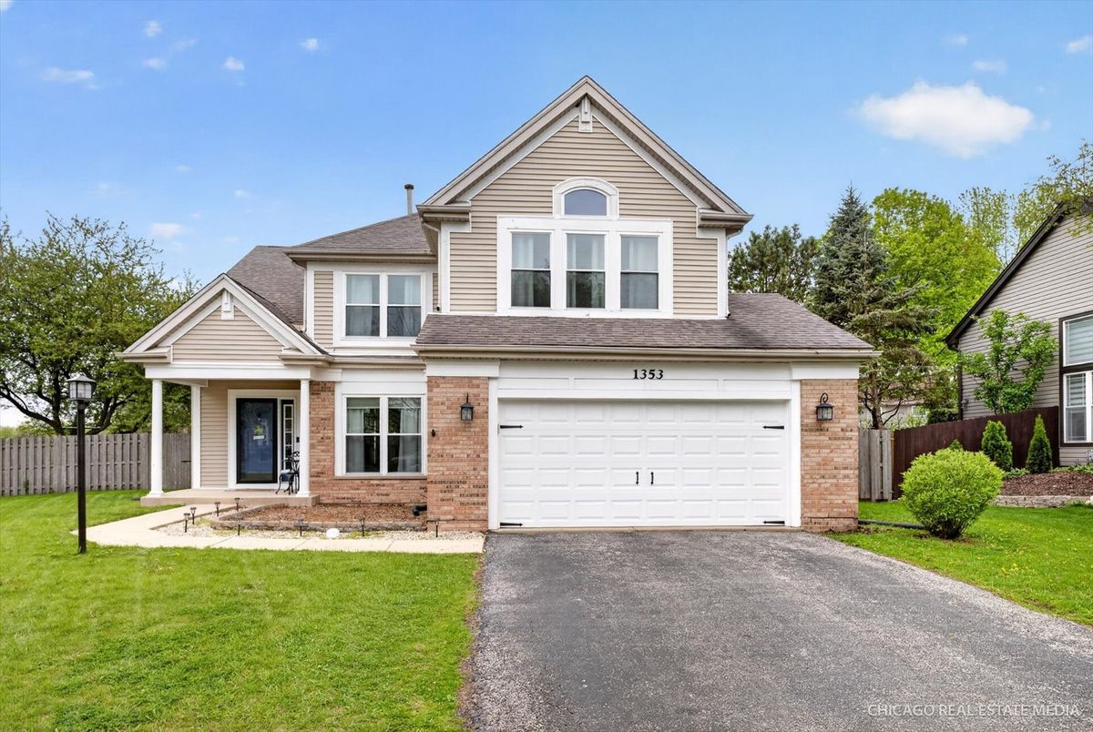 1353 Royal Oak Lane, Lake In The Hills, IL 60156