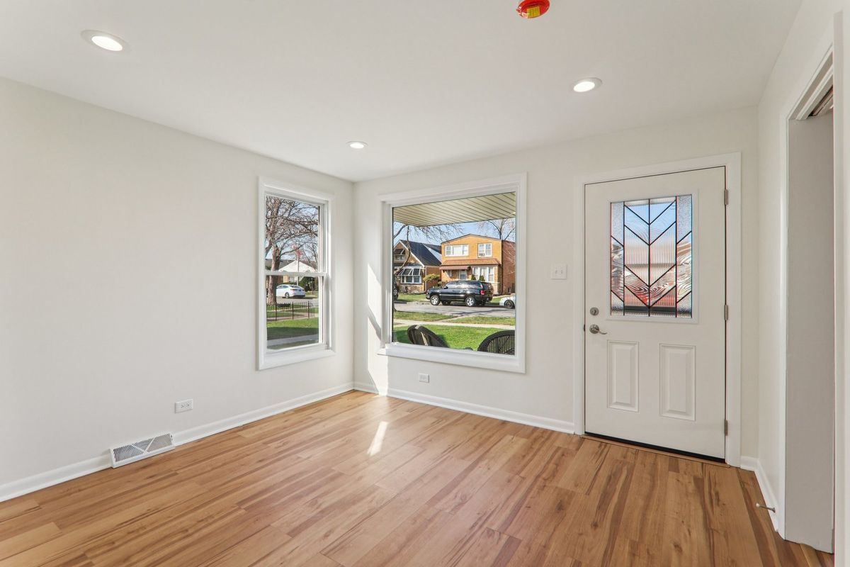 1645 N 23rd Avenue, Melrose Park, IL 60160