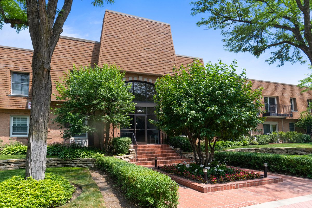 1250 Park Avenue, Highland Park, IL 60035