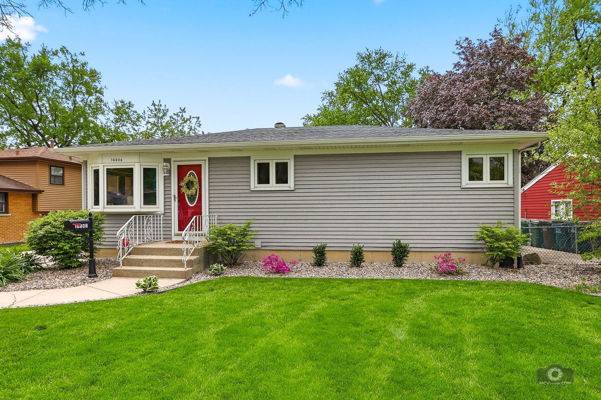 16806 Forest View Drive, Tinley Park, IL 60477
