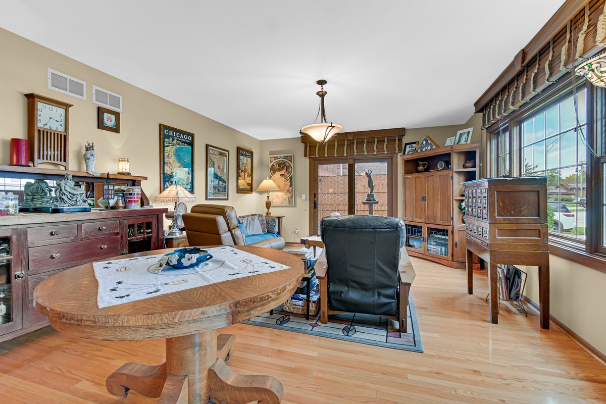 9324 S 79th Avenue #9324, Hickory Hills, IL 60457