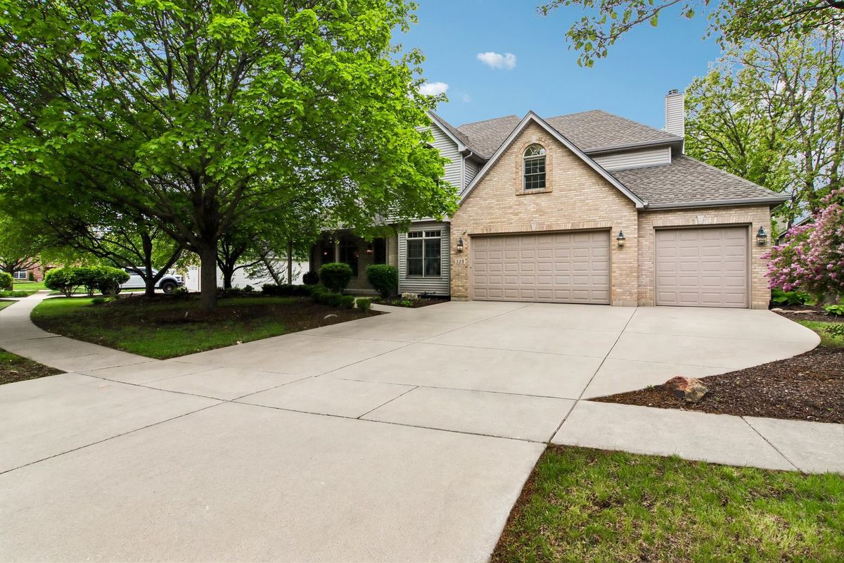 328 Ash Grove Lane, Oswego, IL 60543