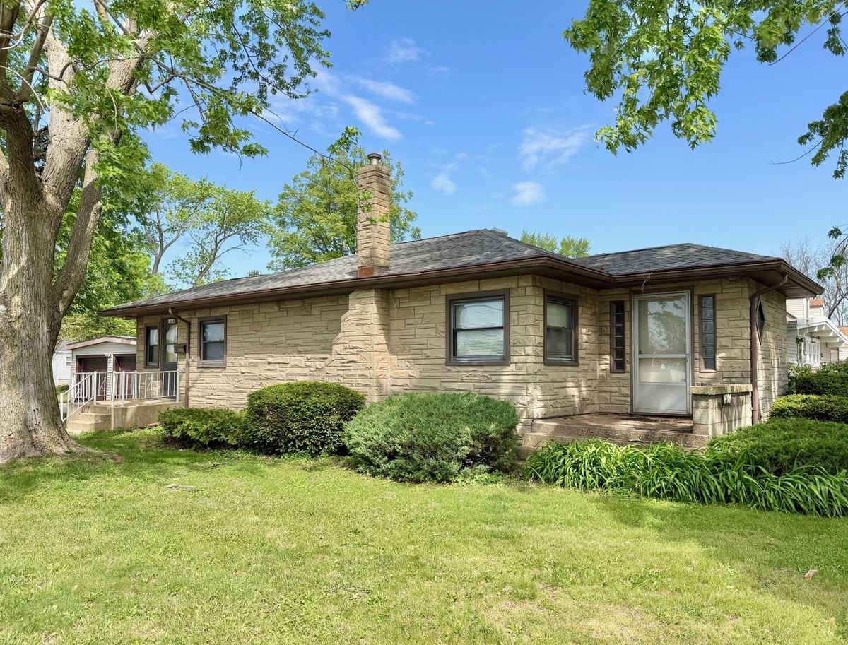 1404 Plain Street, Peru, IL 61354