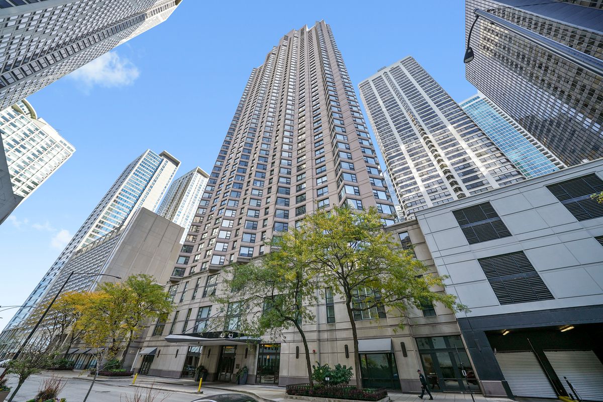 401 Ontario Street, Chicago, IL 60611