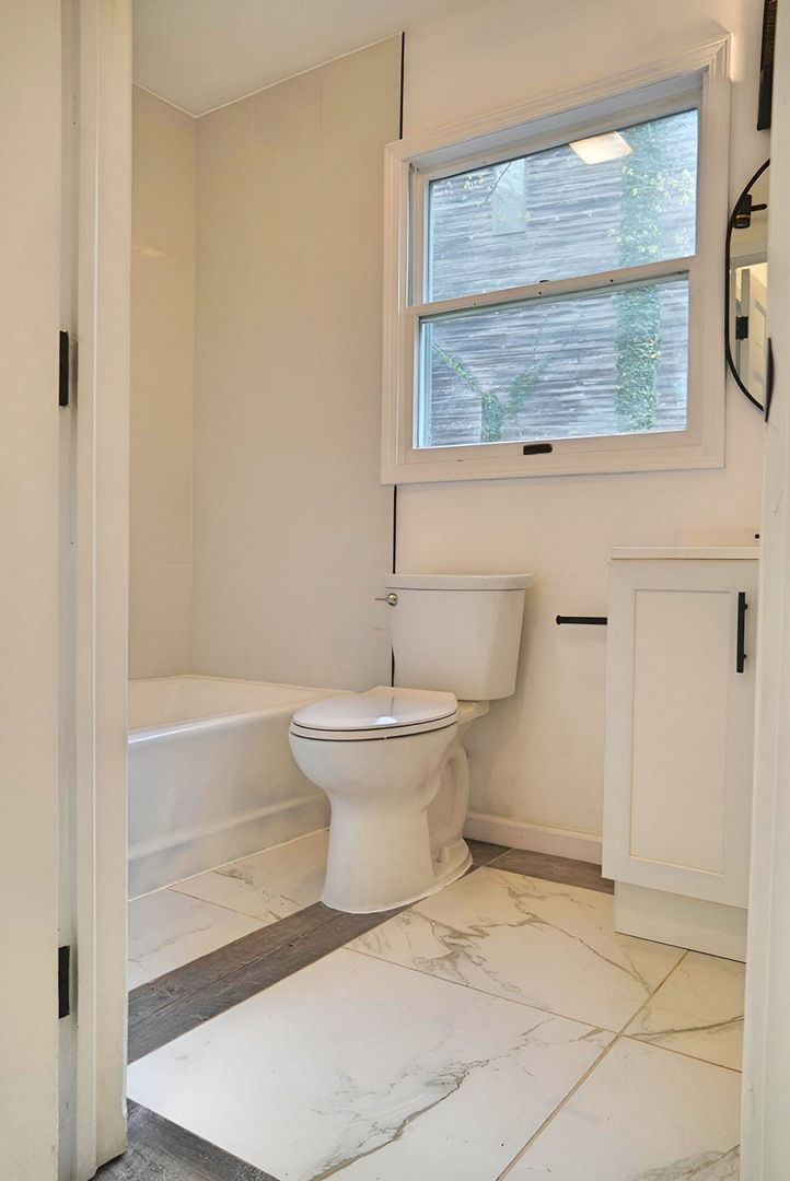 456 Roxbury Road, Valparaiso, IN 46385
