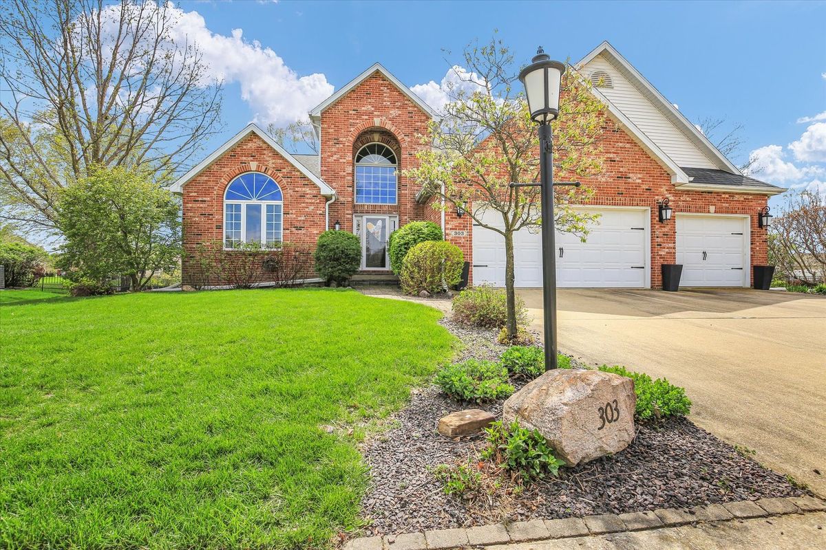303 Orchard Drive, Mahomet, IL 61853