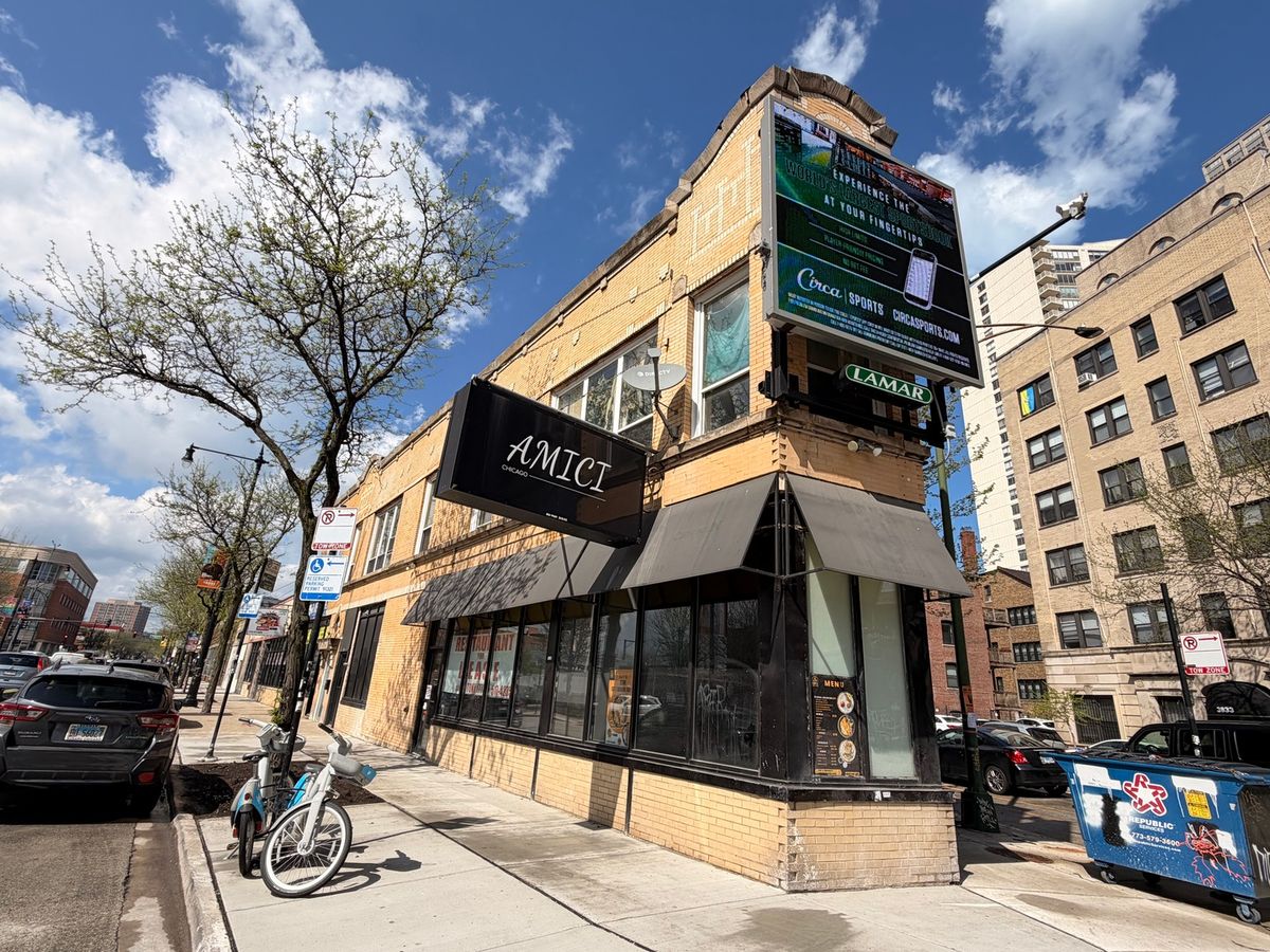 3933 broadway Street, Chicago, IL 60613