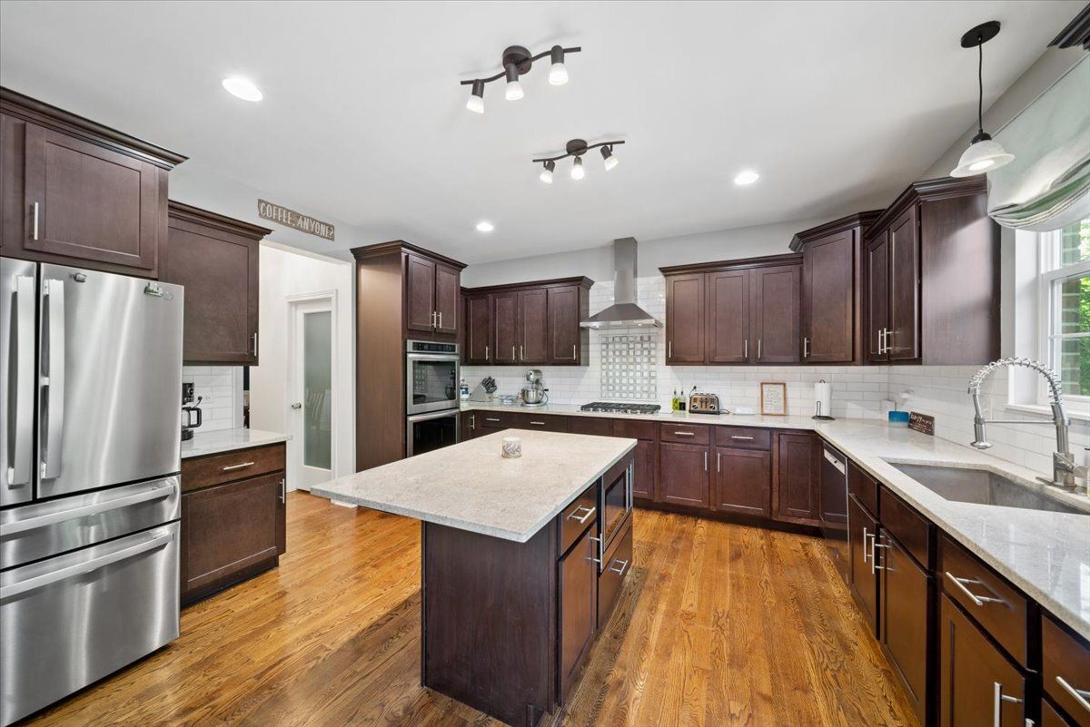 16533 W McKenzie Avenue, Lockport, IL 60441