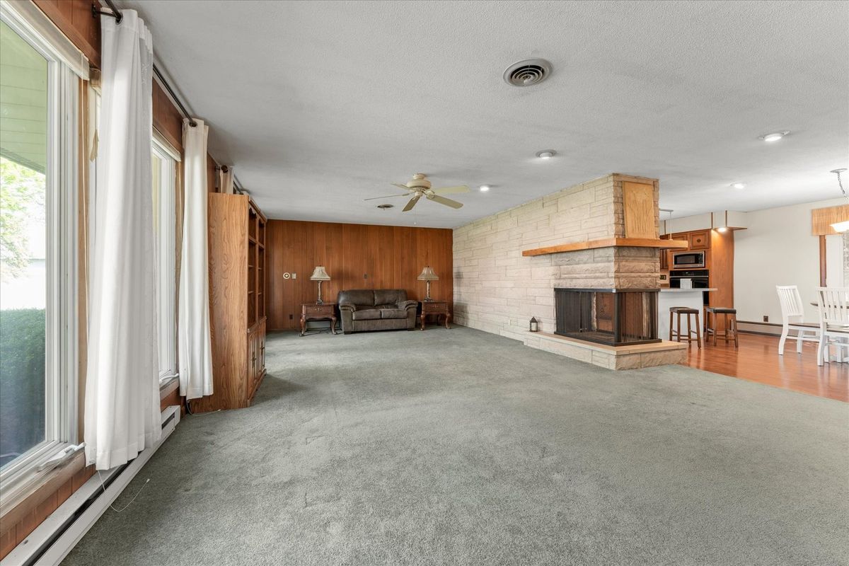 2501 4100 East Road, Bellflower, IL 62174
