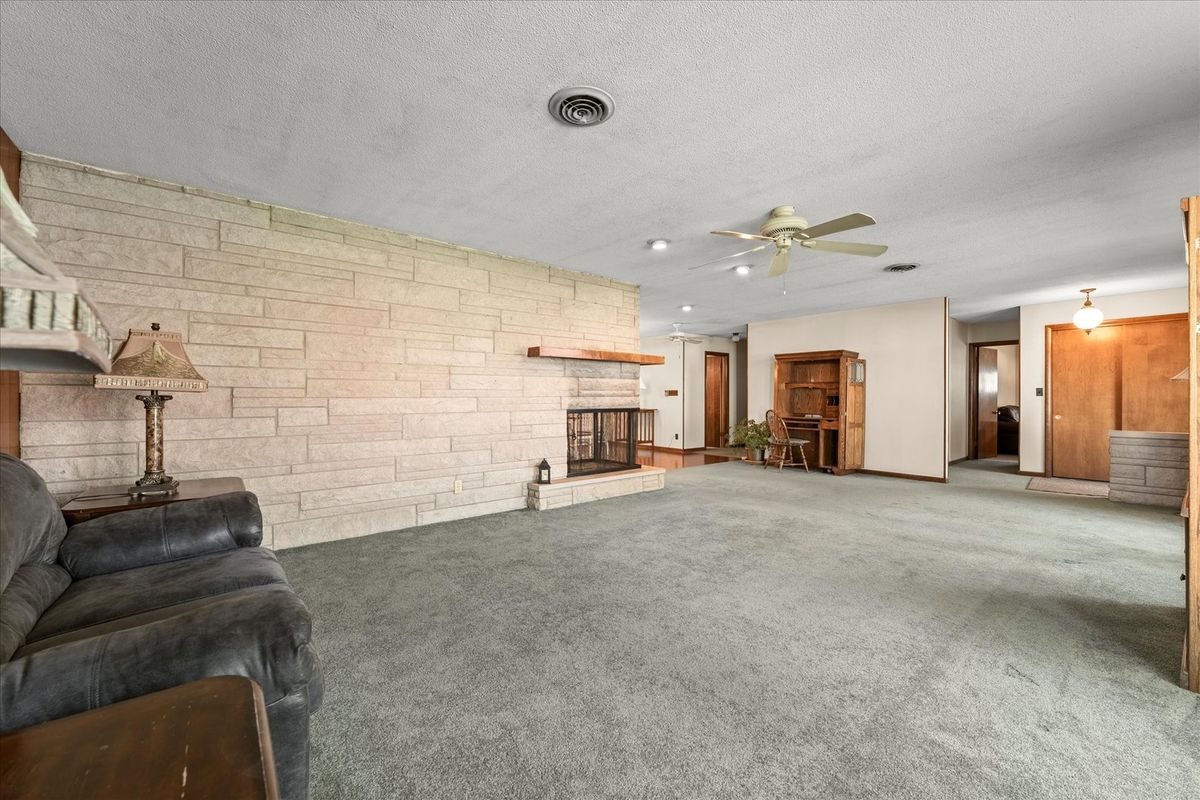 2501 4100 East Road, Bellflower, IL 62174