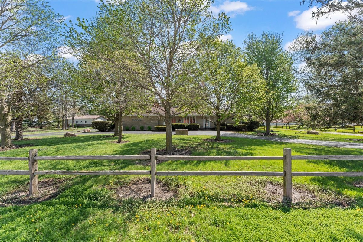 2501 4100 East Road, Bellflower, IL 62174