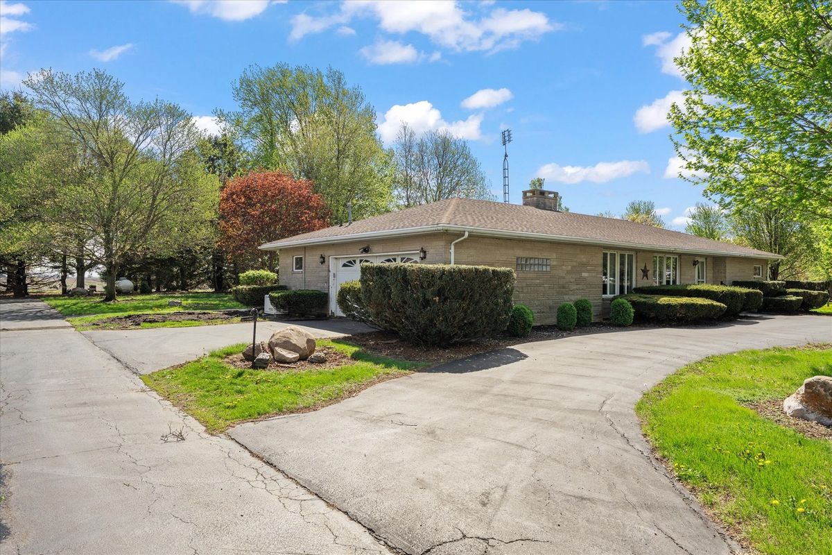 2501 4100 East Road, Bellflower, IL 62174