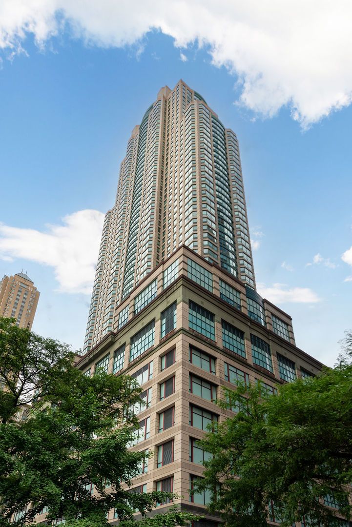100 Huron Street, Chicago, IL 60611