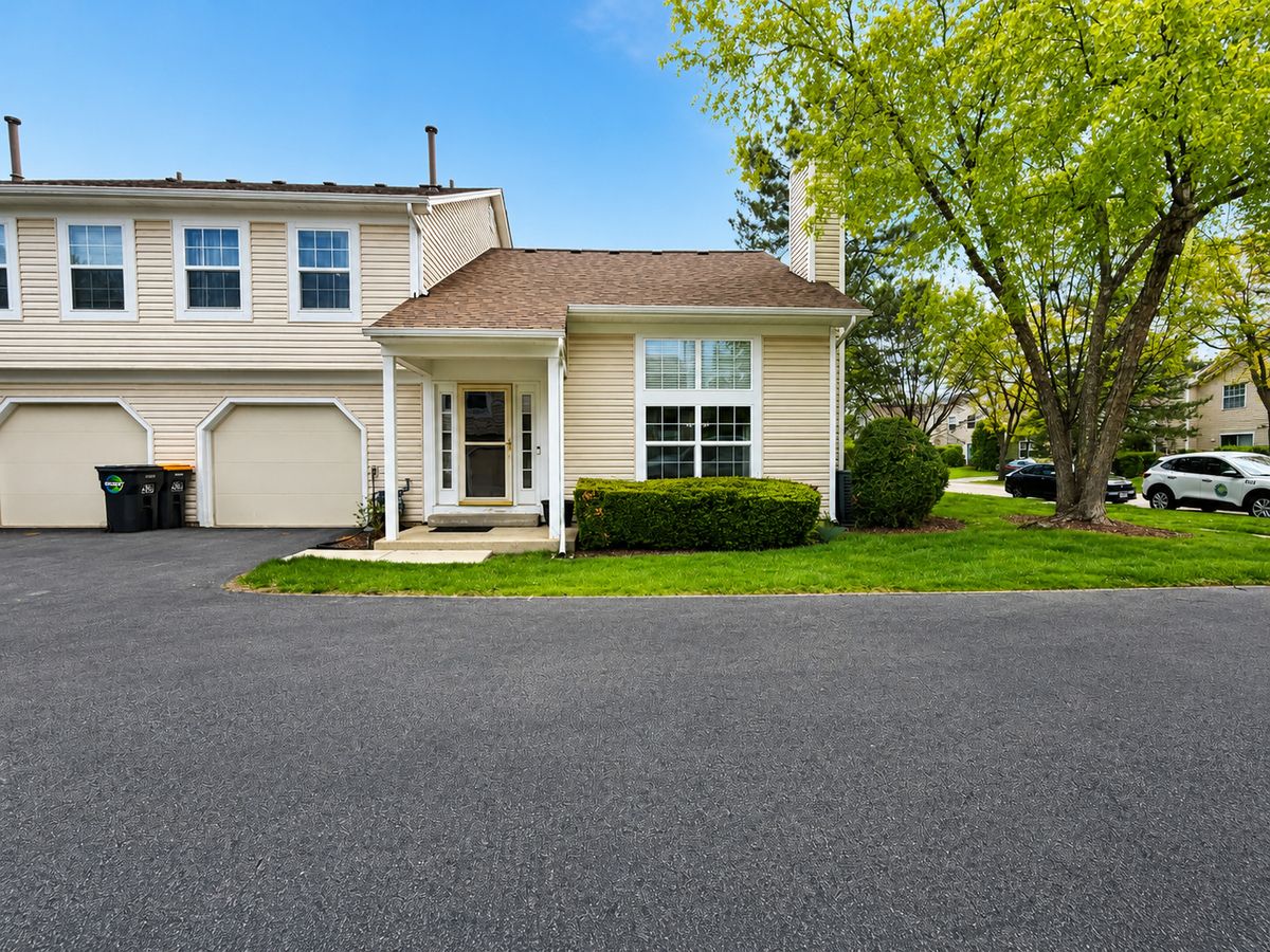 250 Acorn Drive, Streamwood, IL 60107