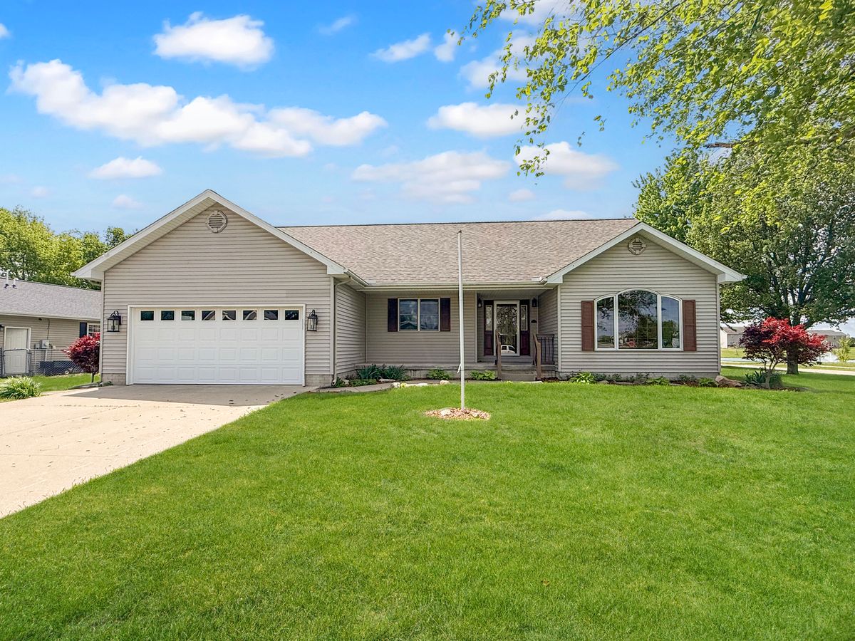409 Betty Court, Fisher, IL 61843