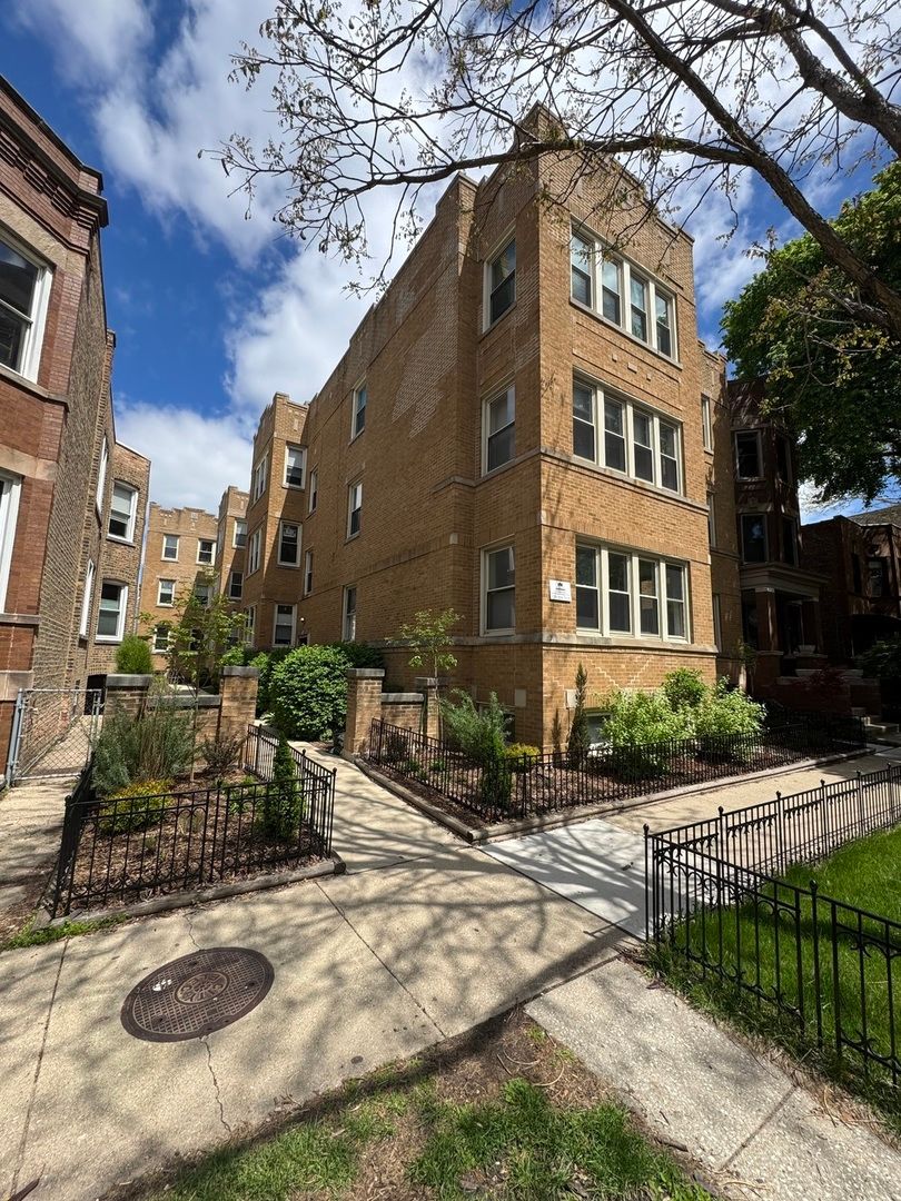 1930 Addison Street, Chicago, IL 60613