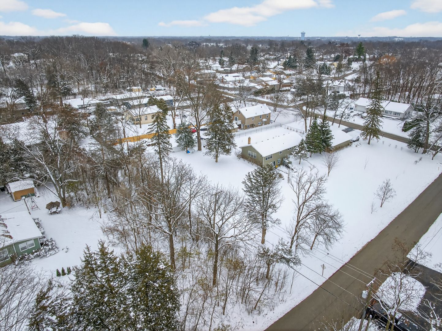 35563 N Hillside Avenue — Round Lake Beach, IL 60073