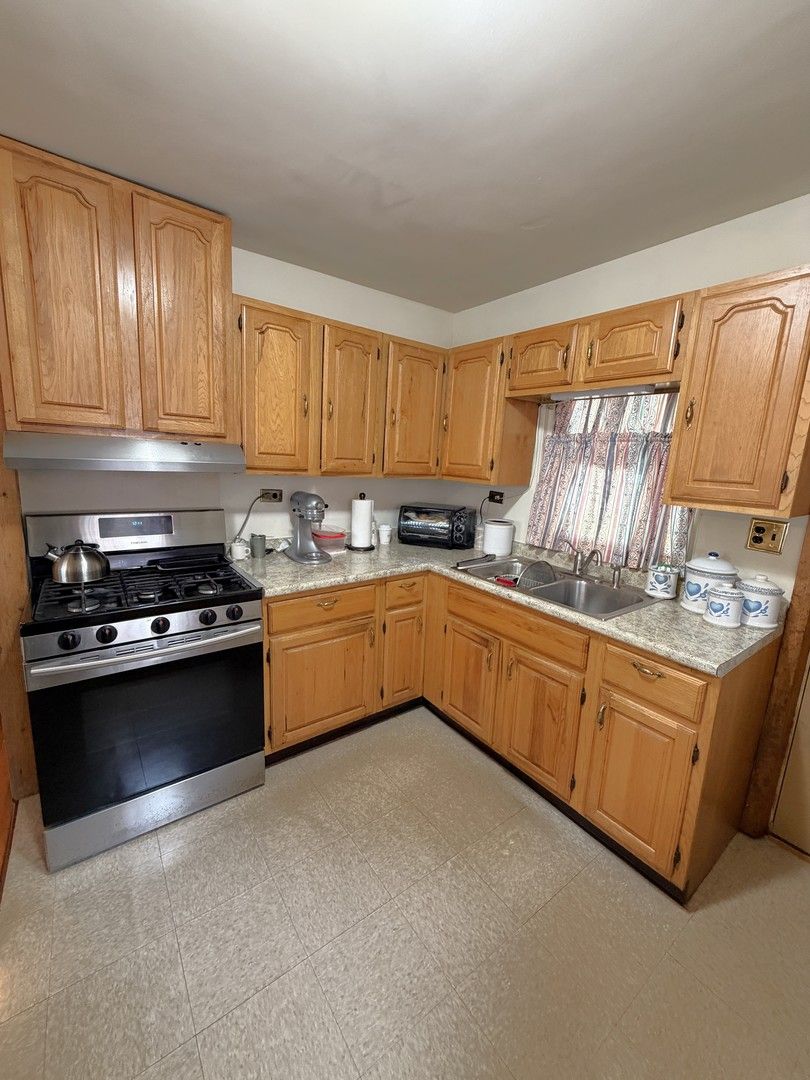 12427 S Ada Street, Calumet Park, IL 60827