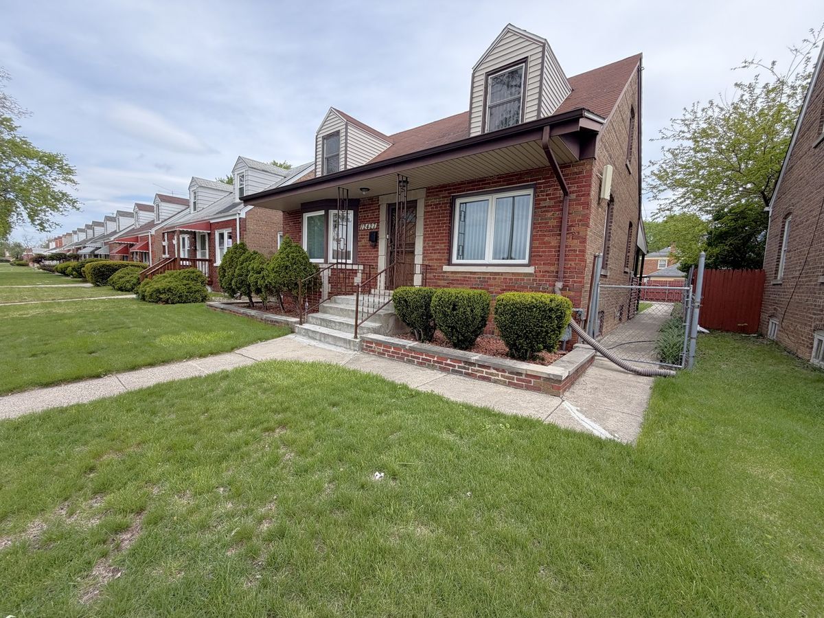 12427 Ada Street, Calumet Park, IL 60827