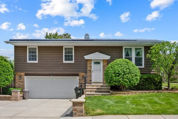 318 Hillcrest Drive, Algonquin, IL 60102