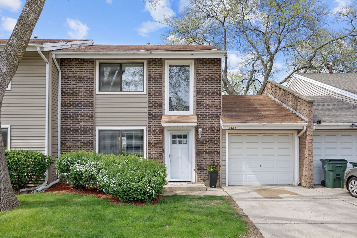 1624 Waterford Lane, Palatine, IL 60074