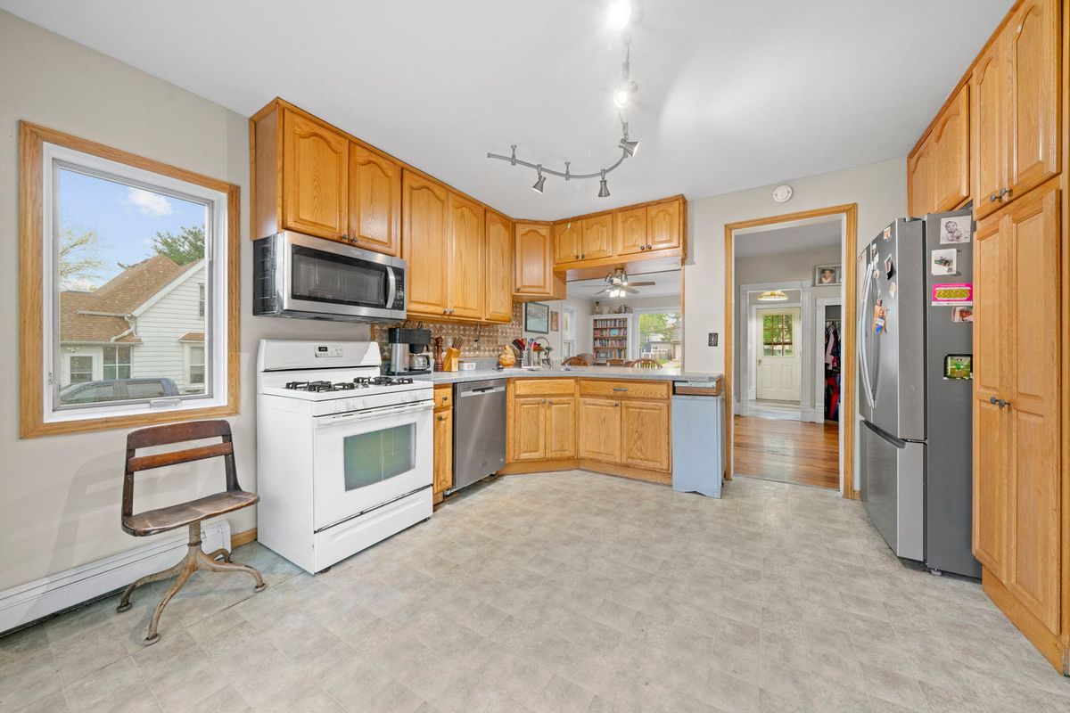 205 E Brayton, Mount Morris, IL 61054