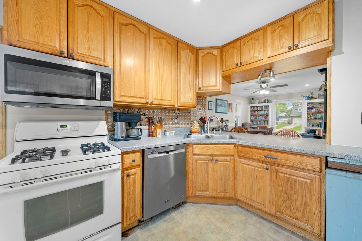 205 E Brayton, Mount Morris, IL 61054
