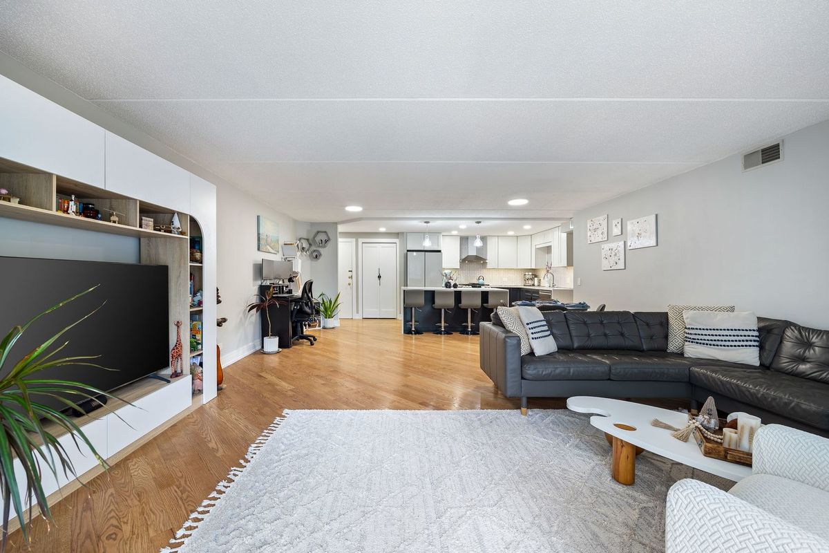 8560 W Foster Avenue #203, Norridge, IL 60706