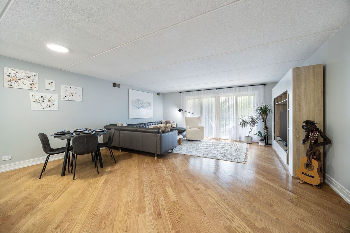 8560 W Foster Avenue #203, Norridge, IL 60706