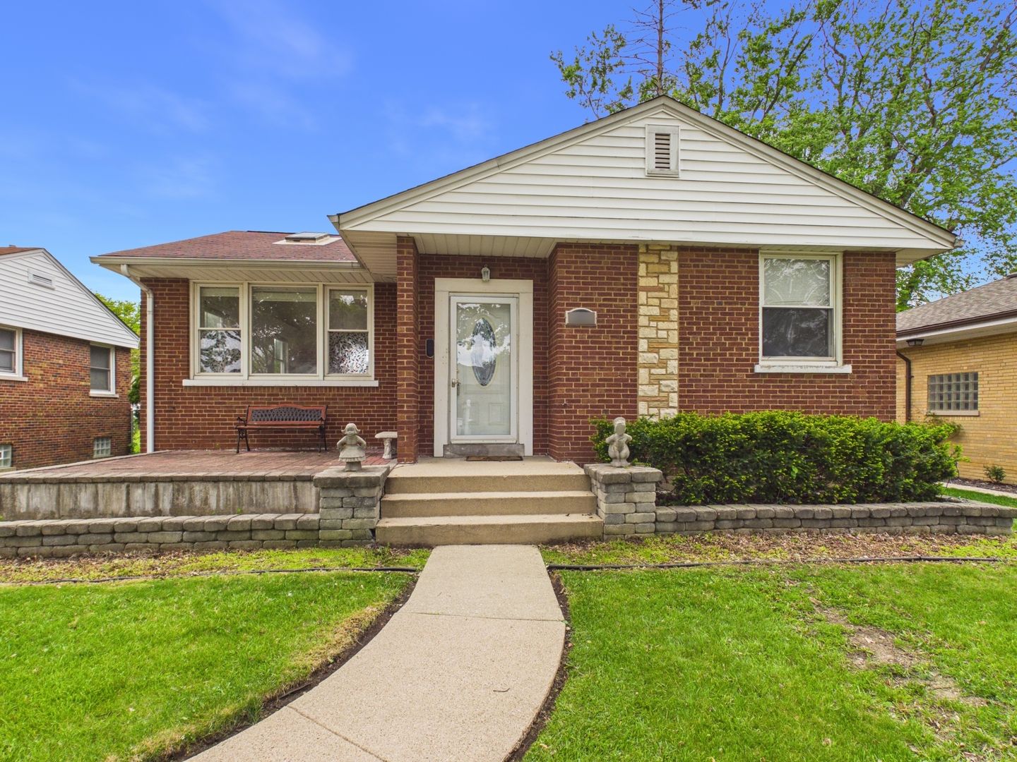2308 Stratford Avenue — Westchester, IL 60154