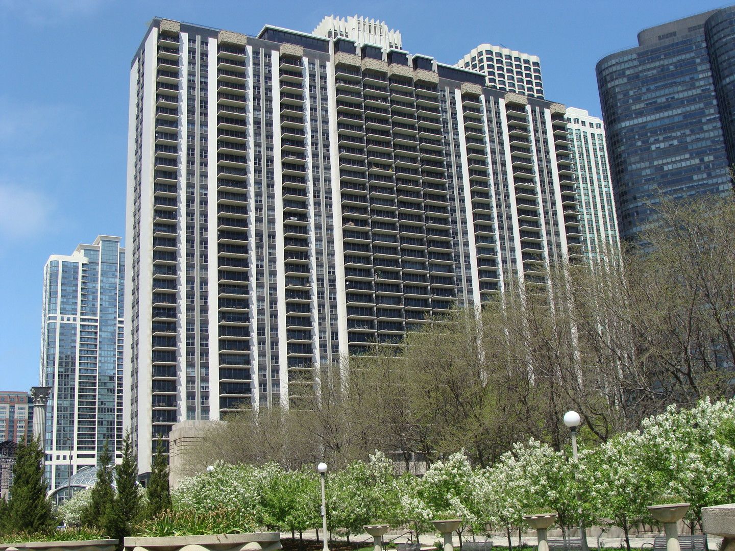 400 E Randolph Street #2812 — Chicago, IL 60601