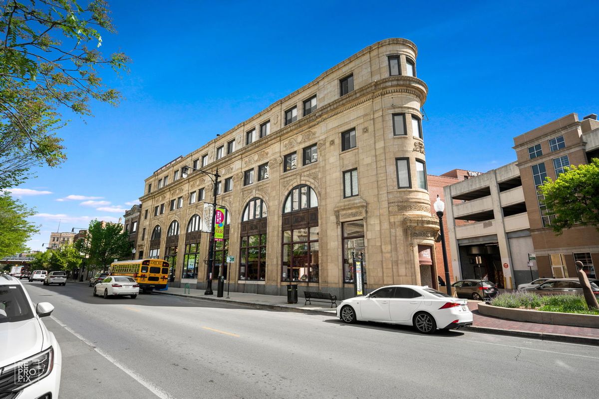 3325 Lincoln Avenue, Chicago, IL 60657