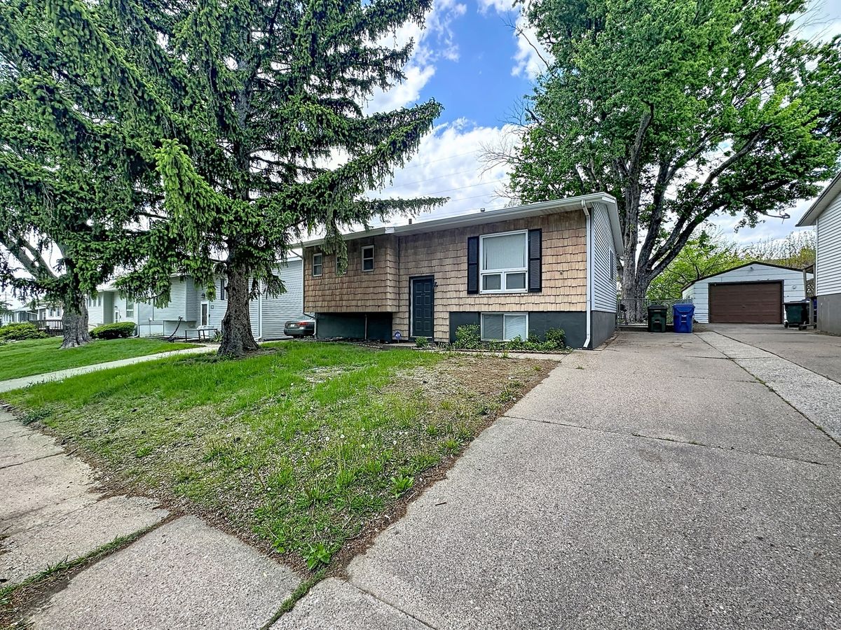 2324 59th Street, Davenport, IA 52806