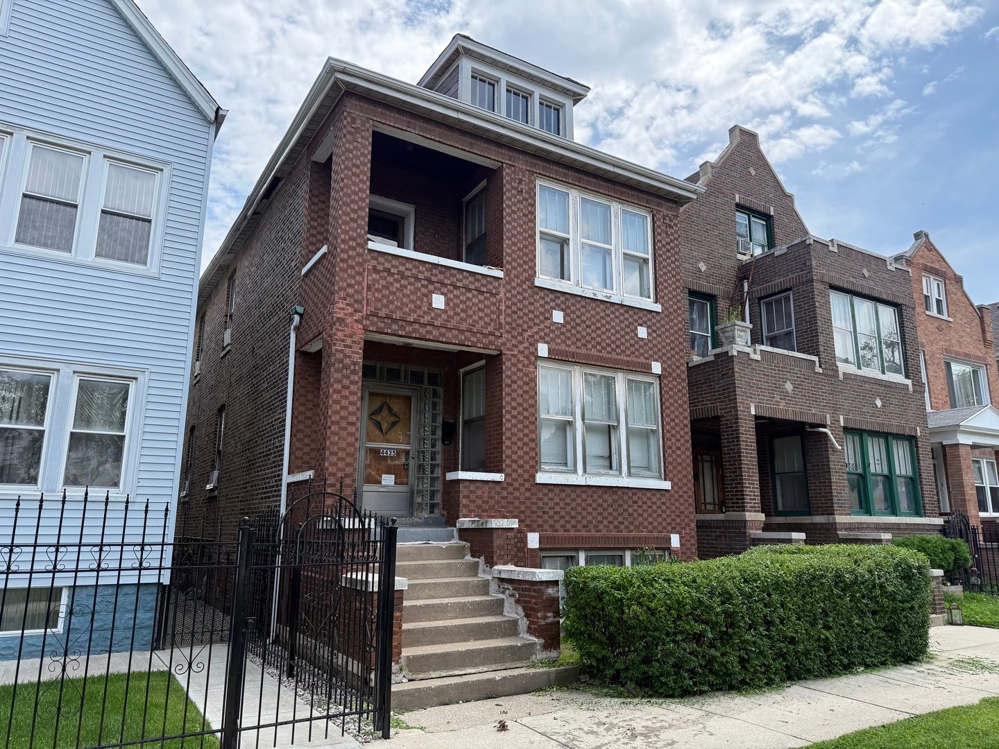 4435 S Artesian Avenue — Chicago, IL 60632