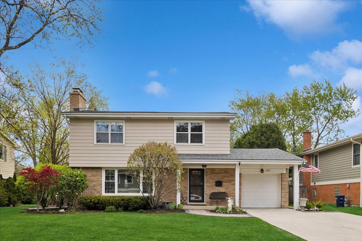 1317 Knollwood Road — Deerfield, IL 60015