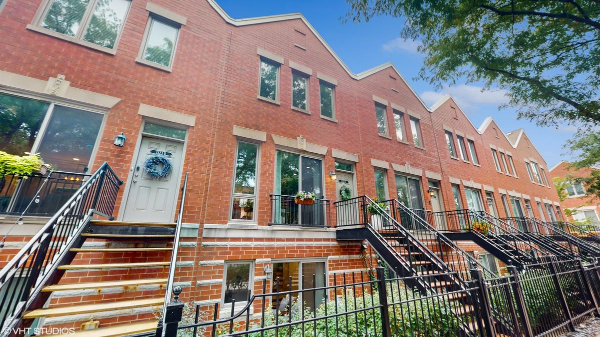 1523 Henderson Street, Chicago, IL 60657