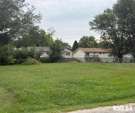 1013 14th Street, Silvis, IL 61282
